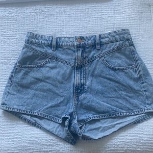 High Waisted light washed denim shorts H&M size US 8